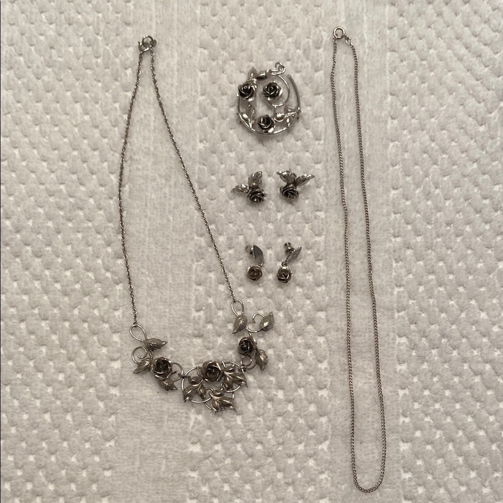 2for $20: Elegant Floral Jewelry Set